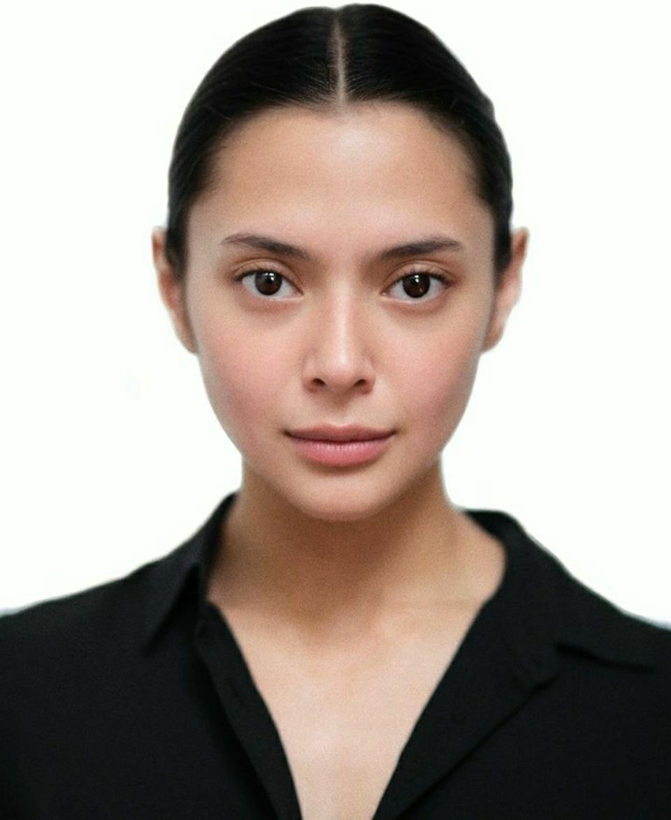 219956Aesthetic Photo Edit: Skin Smoothing + Color Grade + remove blemishes + mood filter + reshape body and face